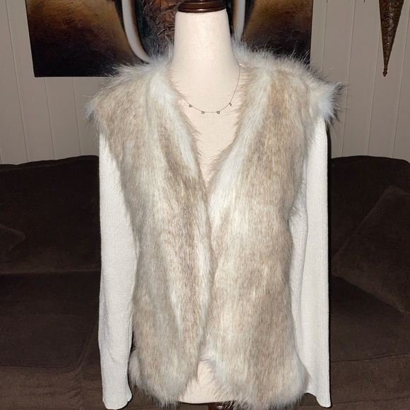 Laseine •  Large • White • Fur Trim • Jacket • New W/Tags - Picture 11 of 15